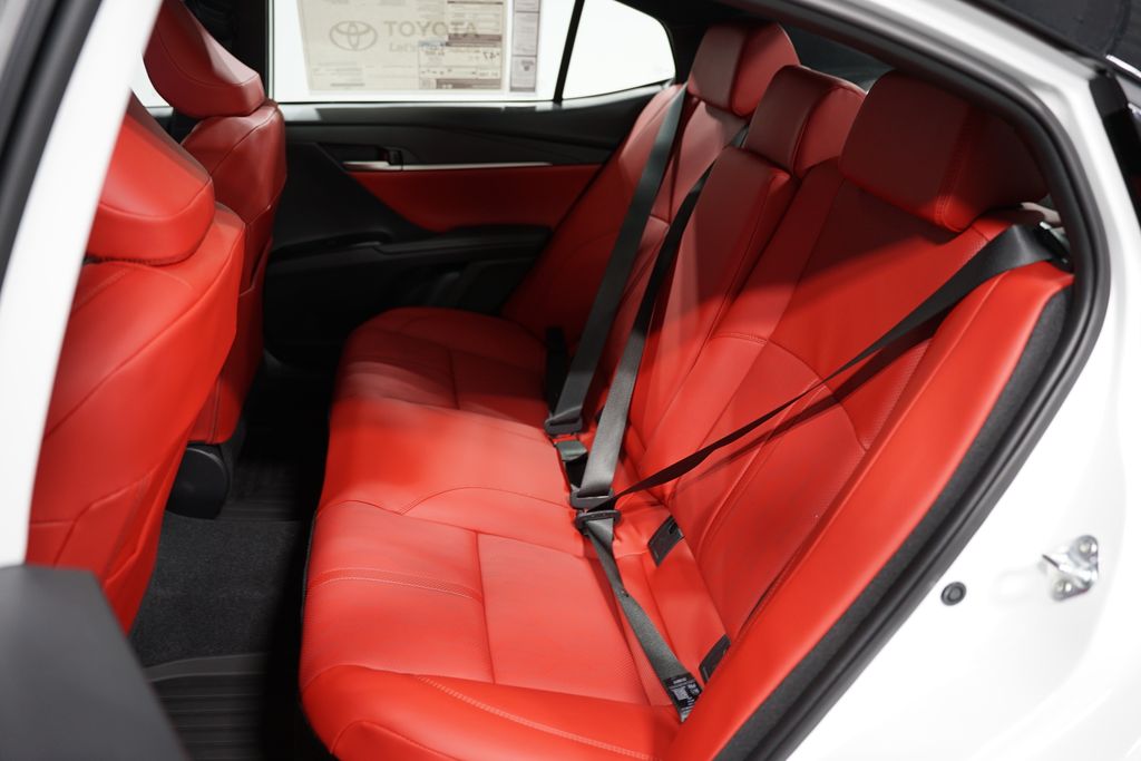 2025 Toyota Camry XSE 32