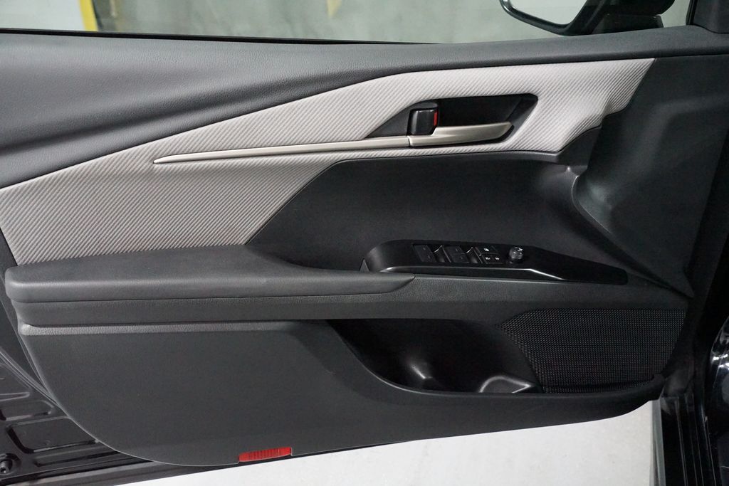 Thumbnail: 2025 Toyota Camry - 31