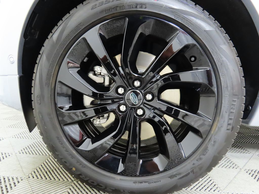 Thumbnail: 2024 Land Rover Discovery Sport - 31