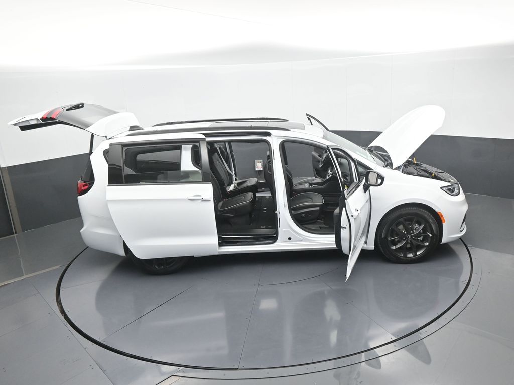 New 2026 Bright White Clearcoat Chrysler Limited image 64