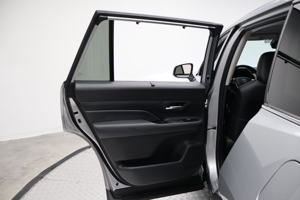 Thumbnail: 2025 Toyota Grand Highlander - 21