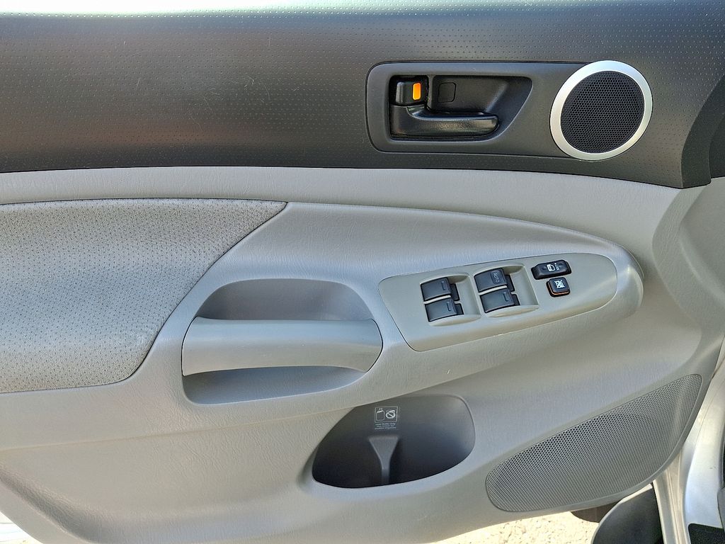 Thumbnail: 2011 Toyota Tacoma - 13