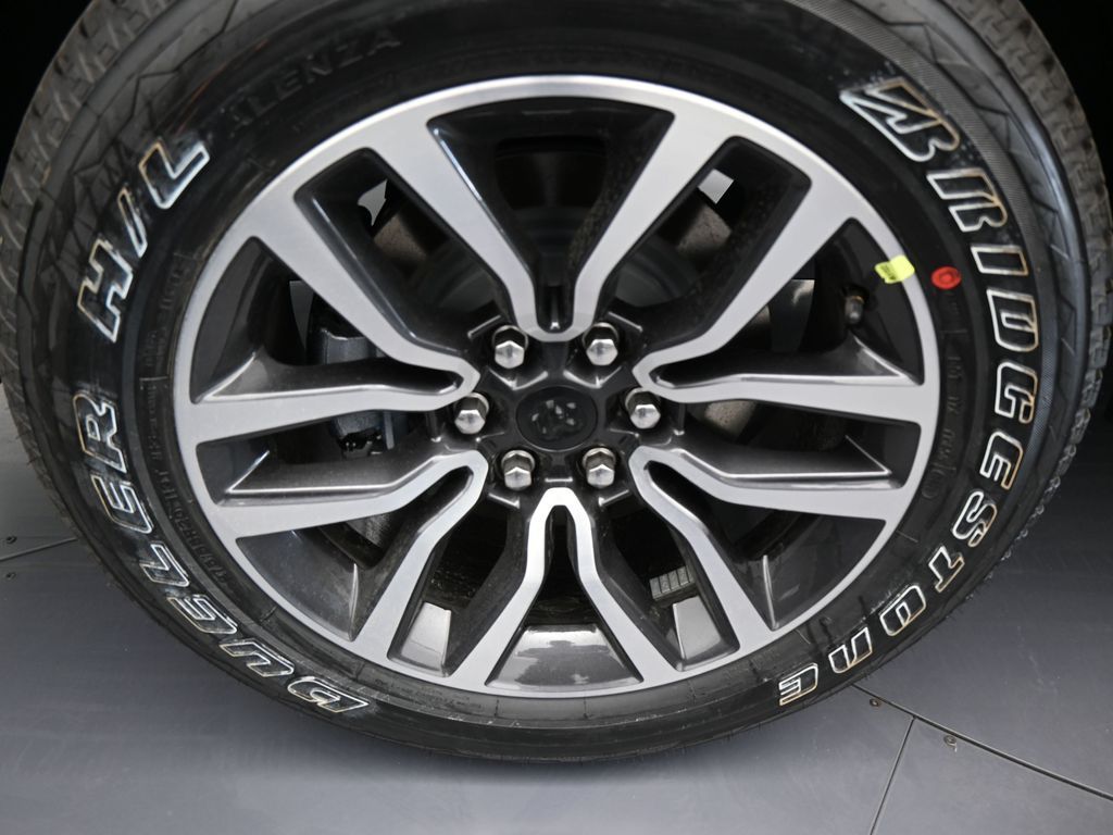 New 2026 Diamond Black Crystal Pearlcoat Ram Limited image 42