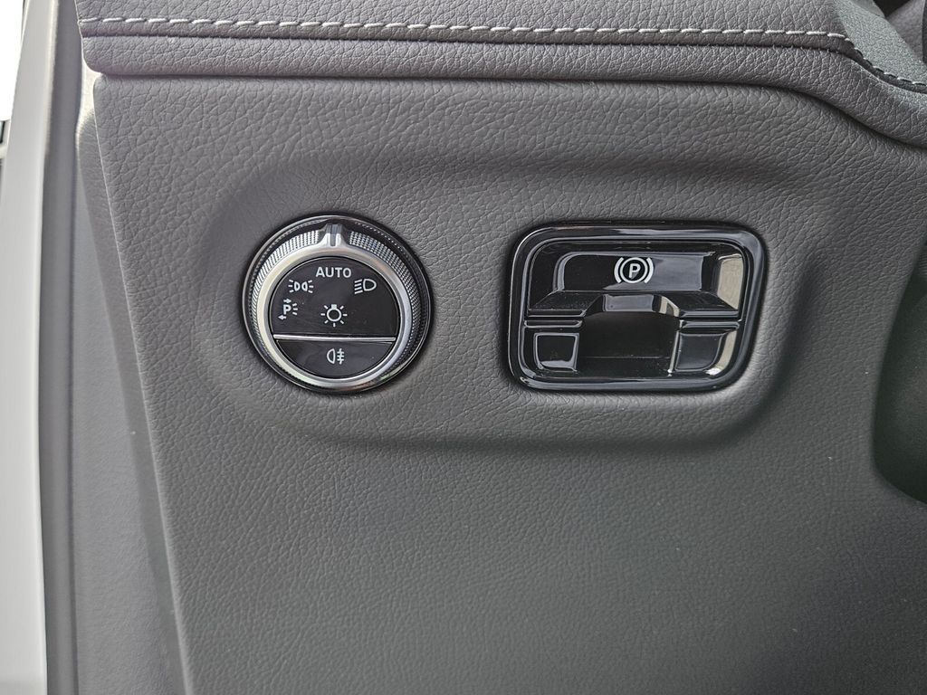 Used 2024 White Mercedes-Benz 350 SUV image 24