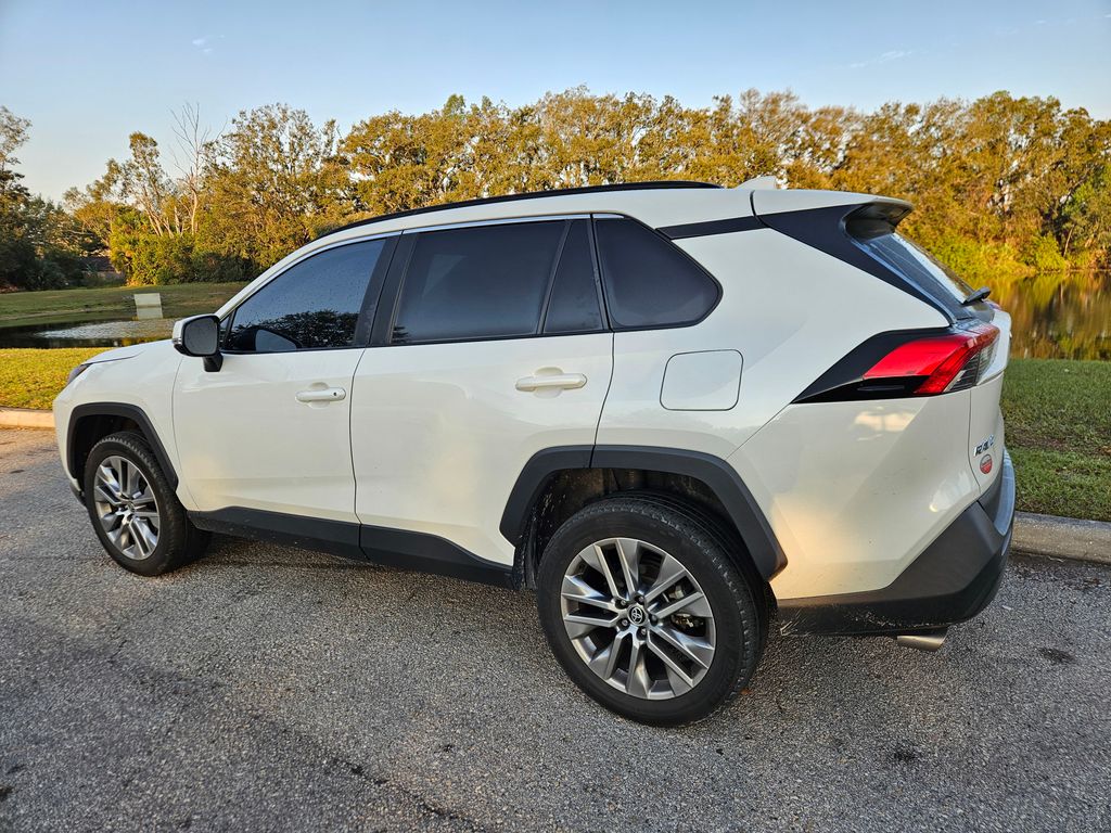 2022 Toyota RAV4 XLE Premium 3