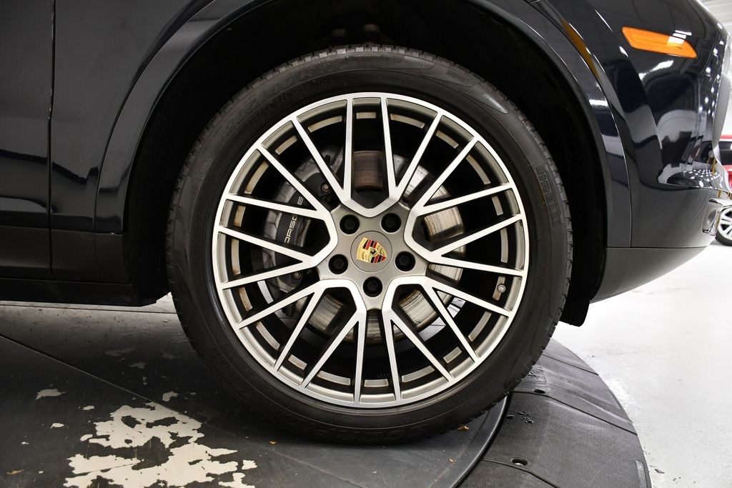 Thumbnail: 2022 Porsche Cayenne - 18