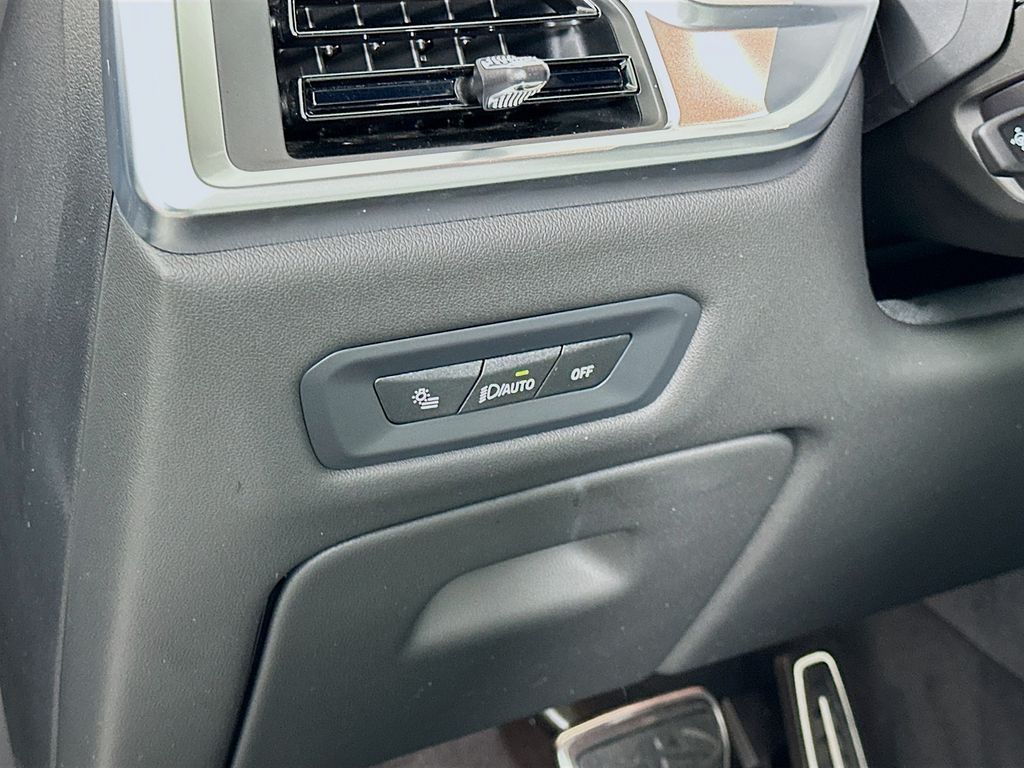 Thumbnail: 2025 BMW X5 - 10