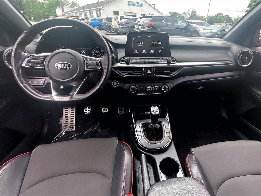2021 Kia Forte — photo 21