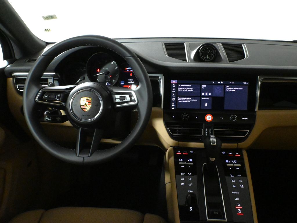 Thumbnail: 2025 Porsche Macan - 18