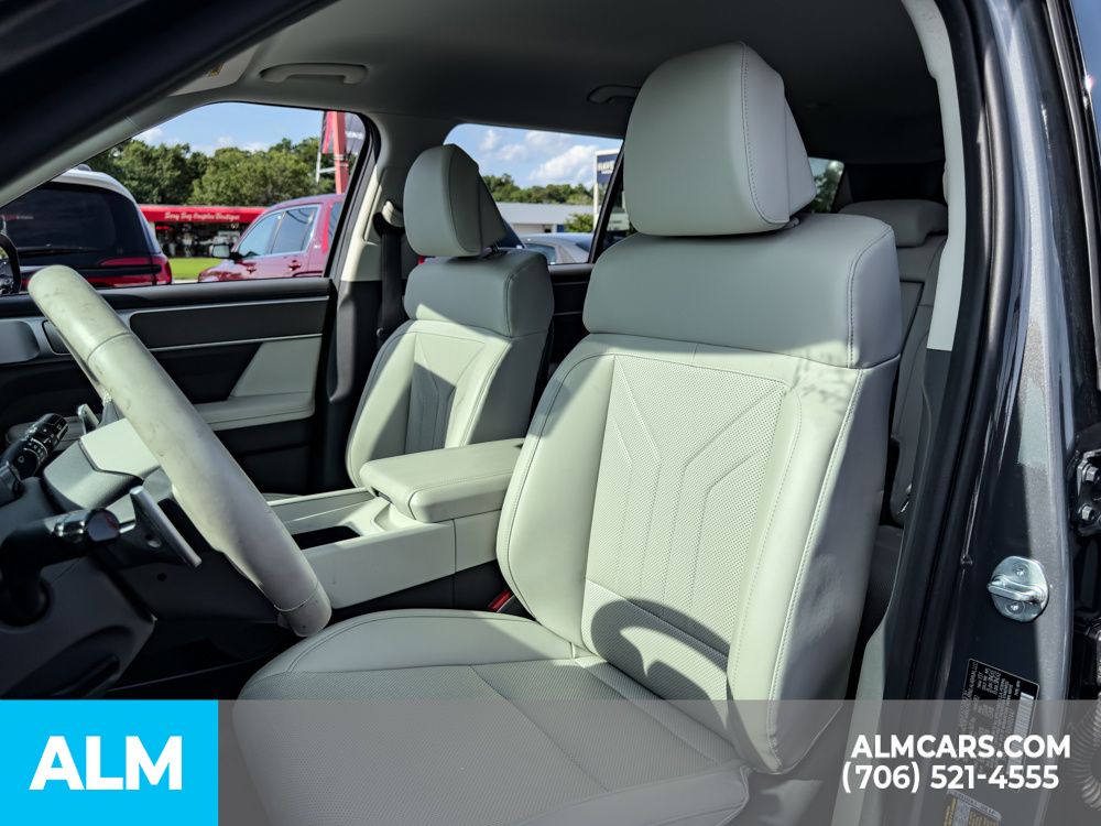 Used 2025 Gray Hyundai SEL image 6