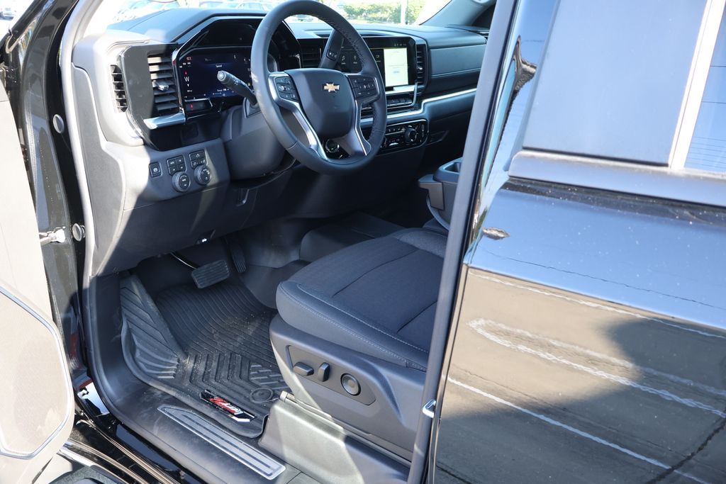 Thumbnail: 2026 Chevrolet Silverado 1500 - 13