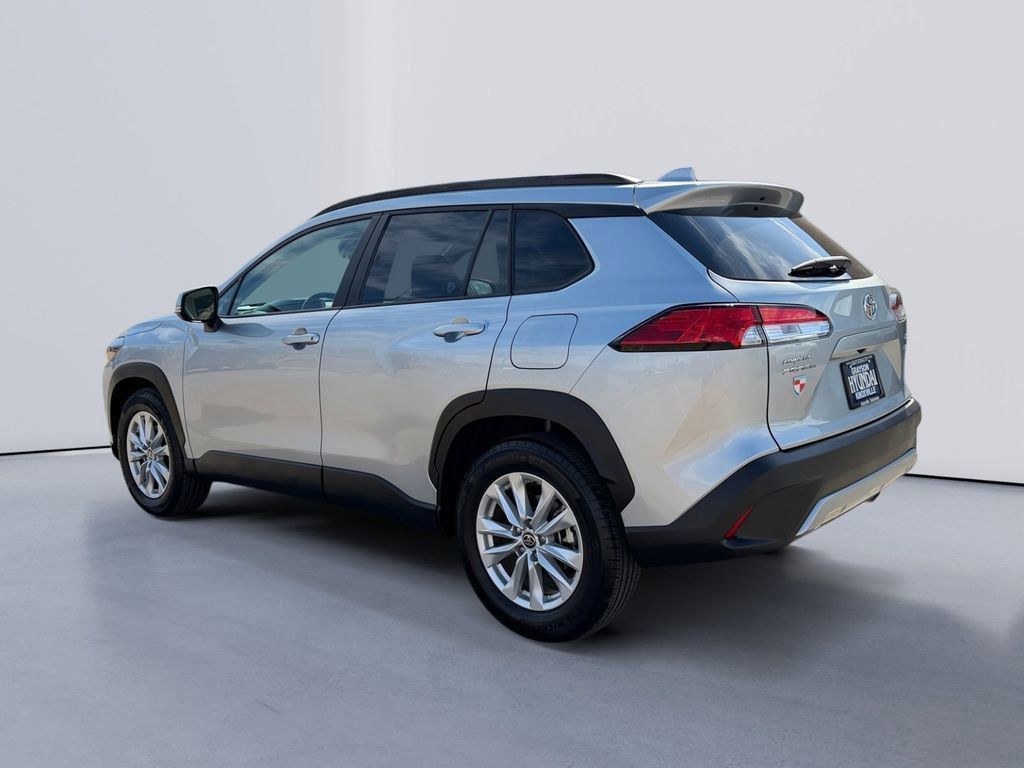 View vehicle photo 5