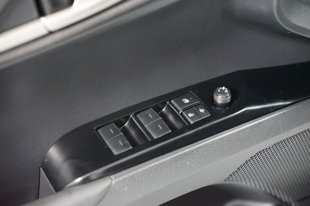 Thumbnail: 2025 Toyota Camry - 31