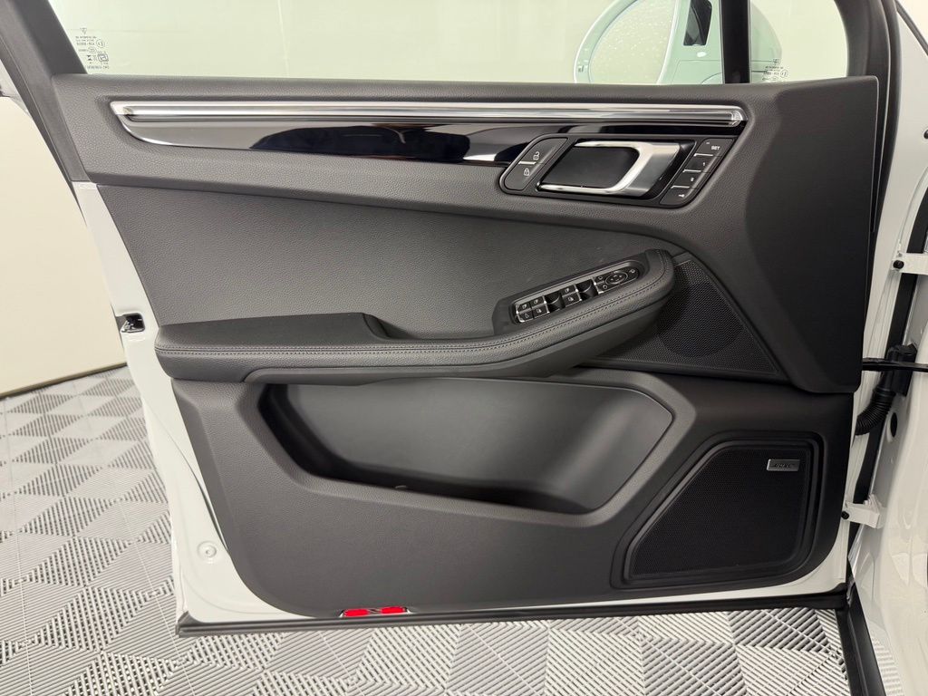 Thumbnail: 2026 Porsche Macan - 16