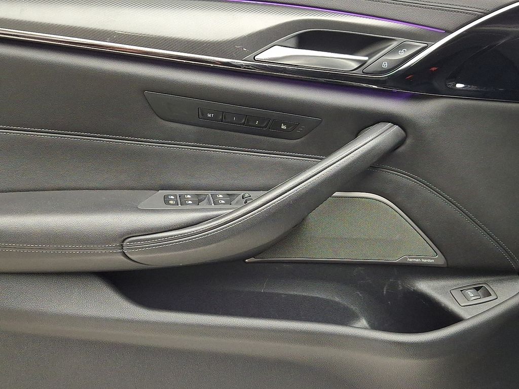 Thumbnail: 2020 BMW M5 - 13