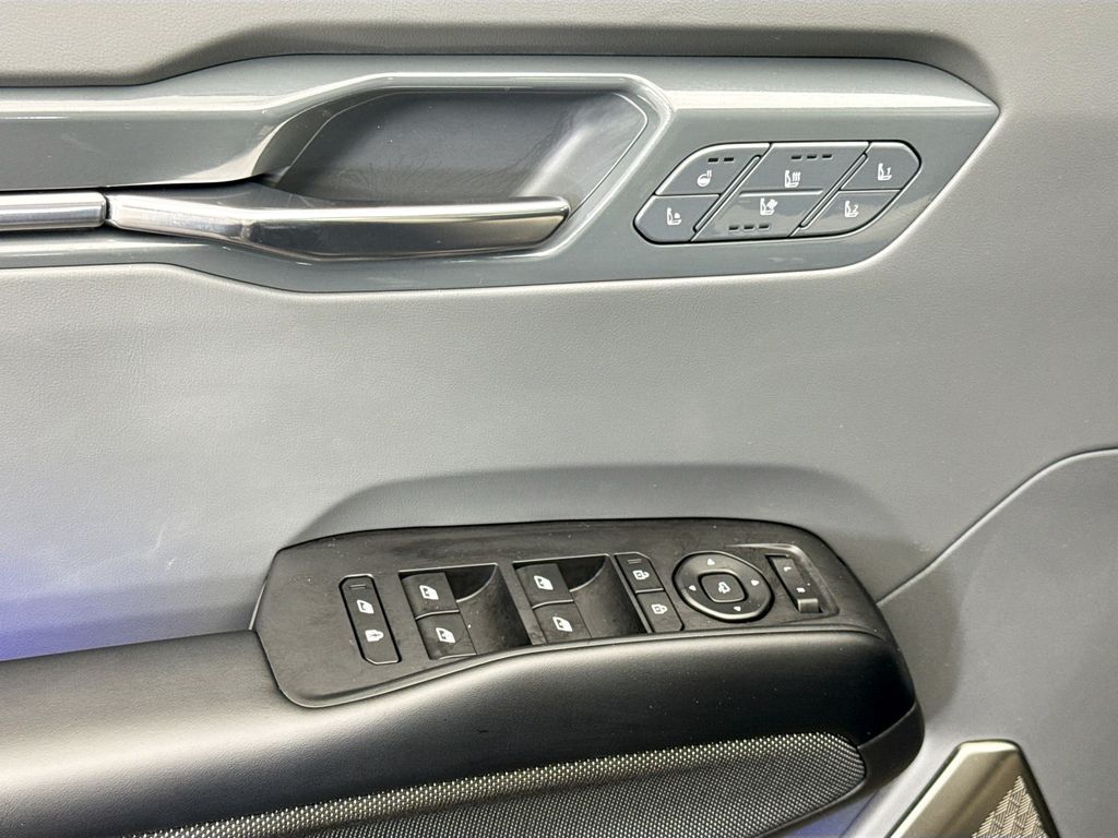 Thumbnail: 2024 Kia EV9 - 24