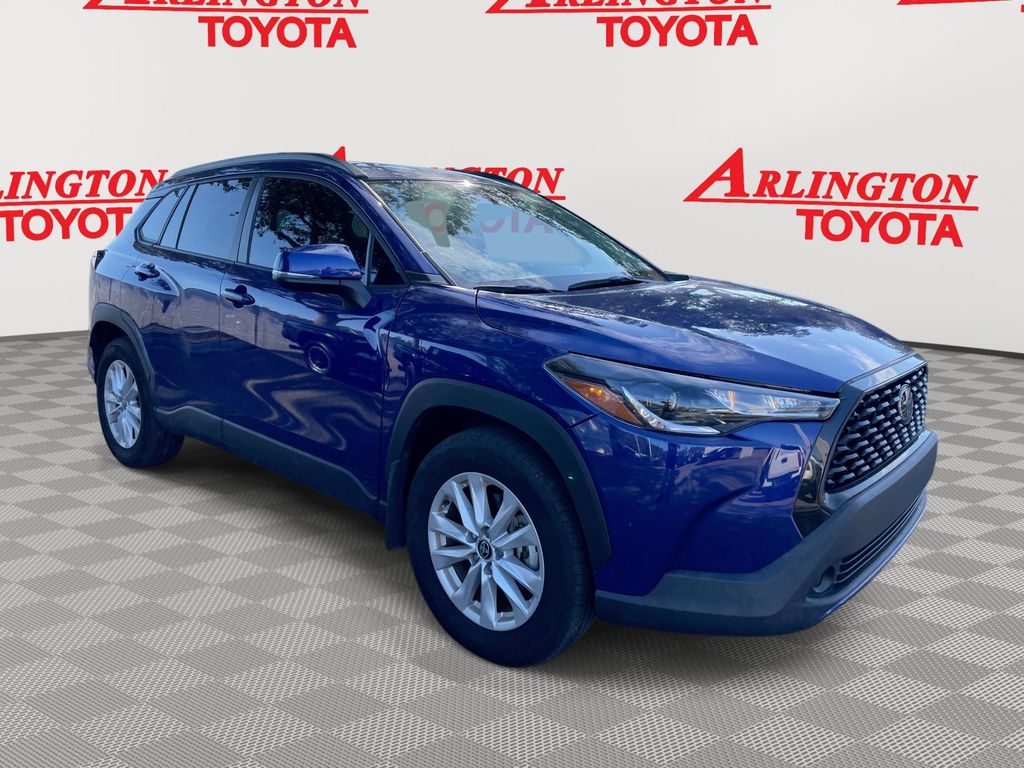 2023 Toyota Corolla Cross LE's photo