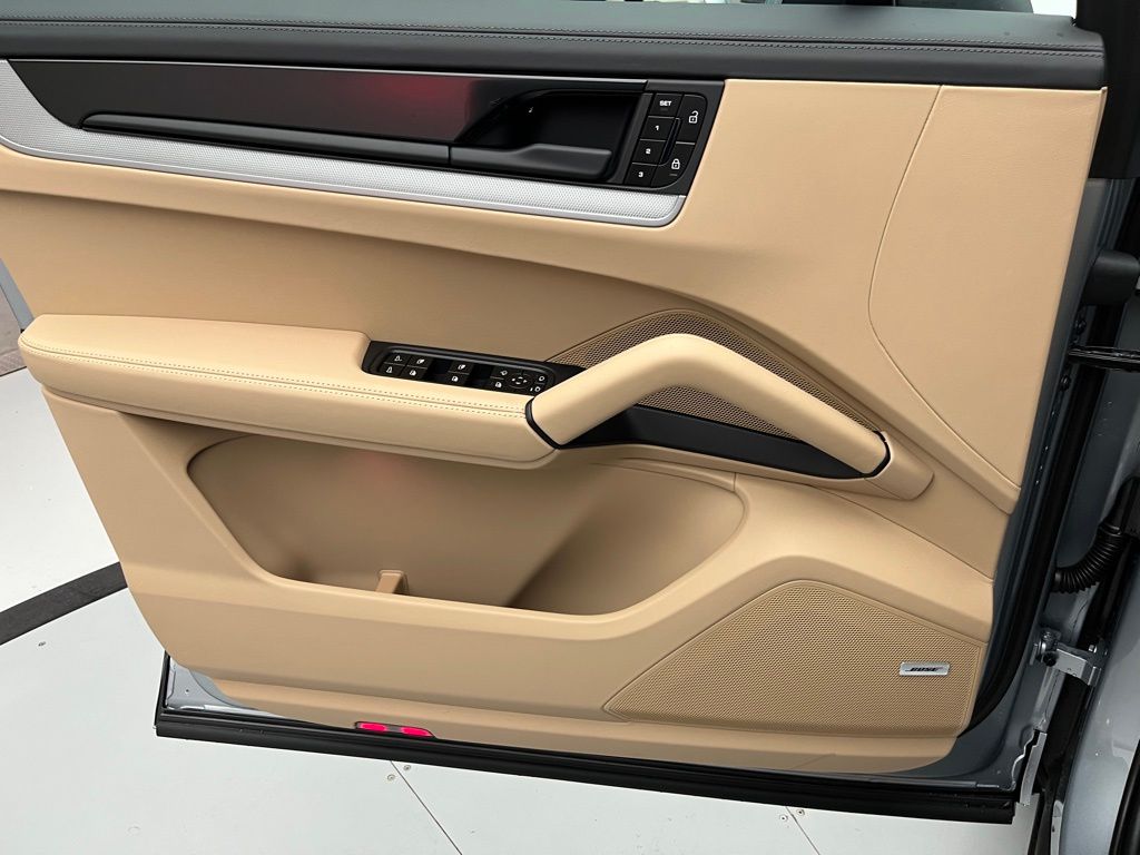 Thumbnail: 2026 Porsche Cayenne - 21
