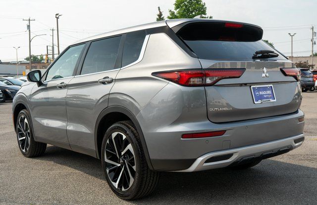2023 Mitsubishi Outlander SE Gray at Subaru and VW of Moon Township