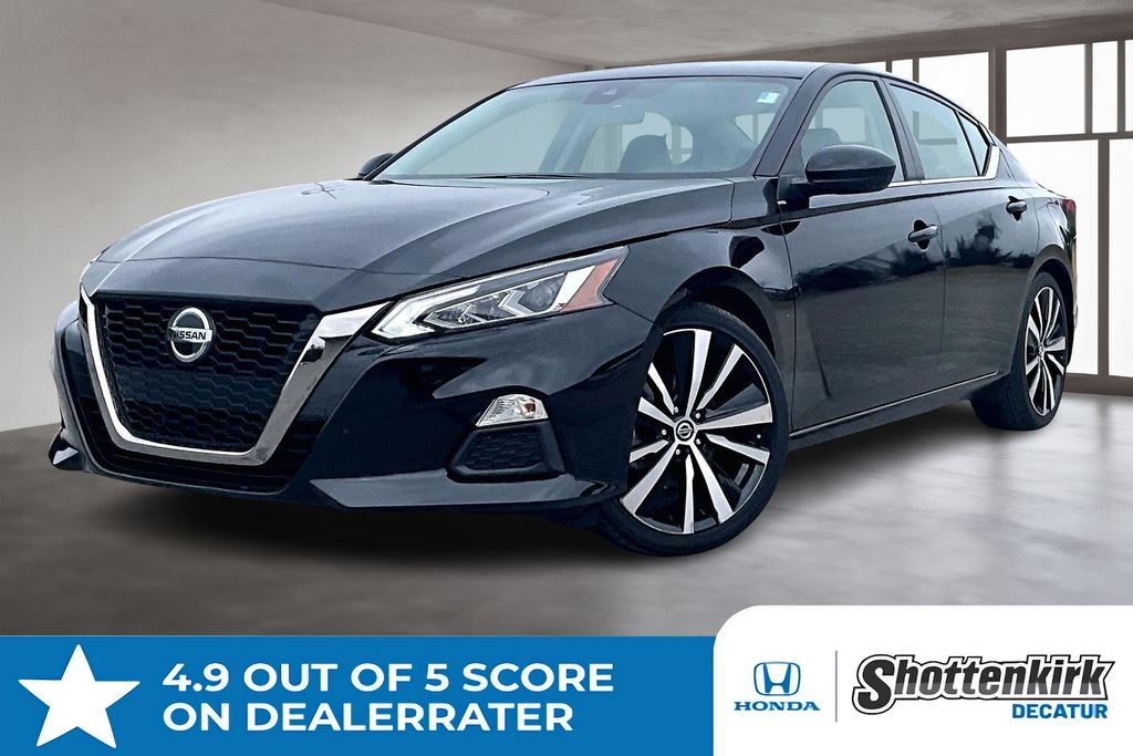 2022 Nissan Altima SR's photo