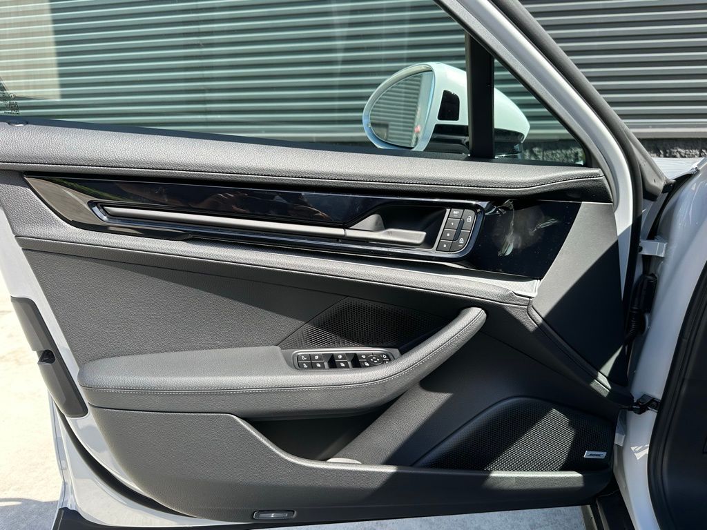 Thumbnail: 2025 Porsche Panamera - 14