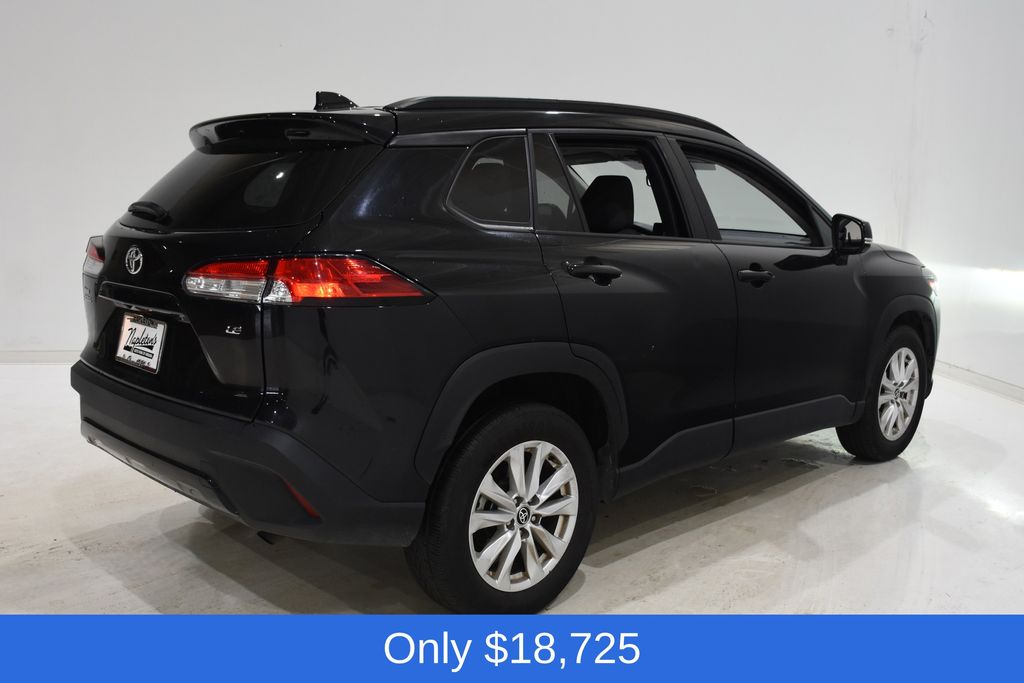 View vehicle photo 4