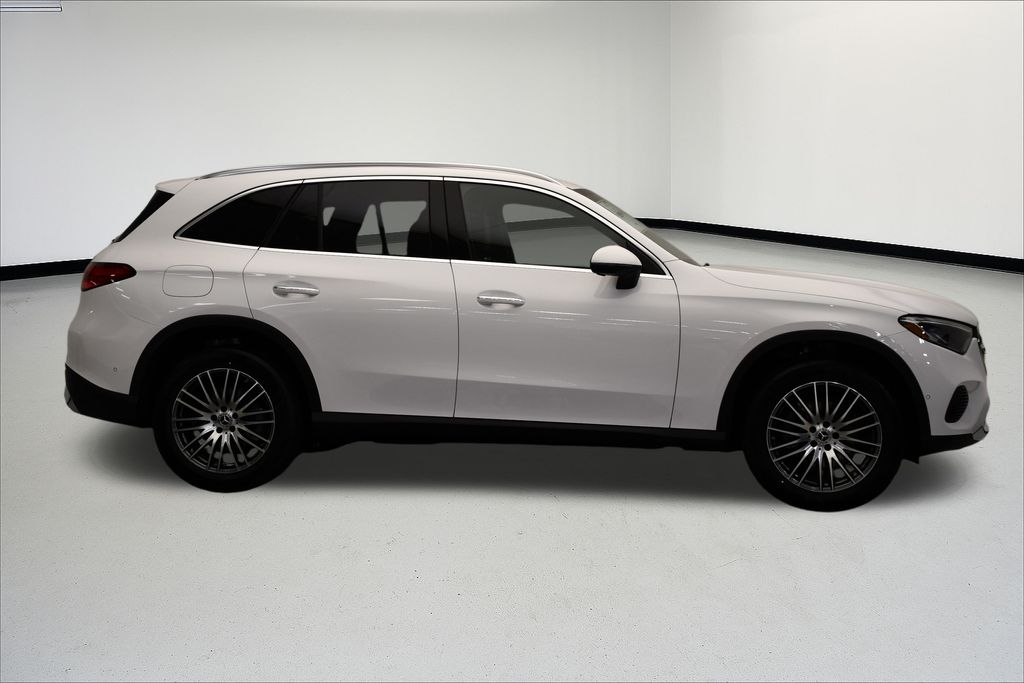 Thumbnail: 2025 Mercedes-Benz GLC - 6