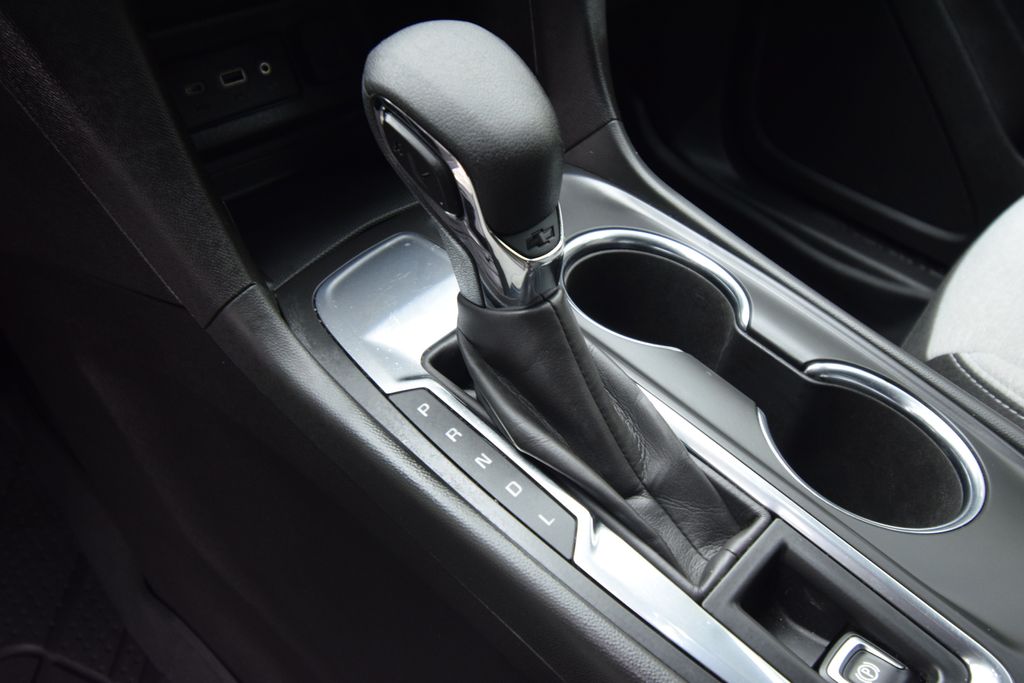 used 2023 Chevrolet Equinox car, priced at $18,400