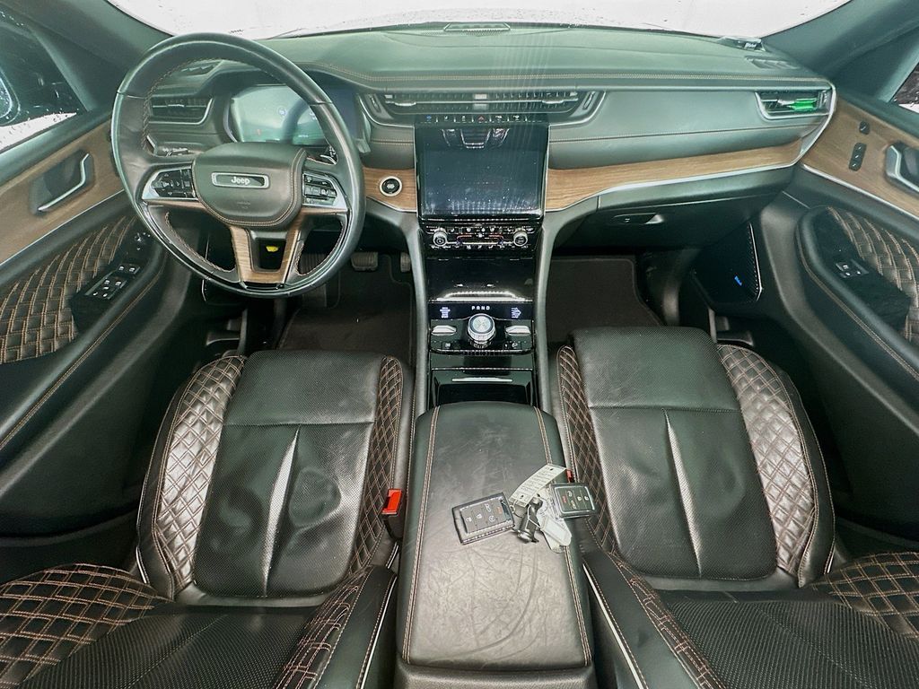 Used 2022 Gray Jeep Summit 4xe image 10