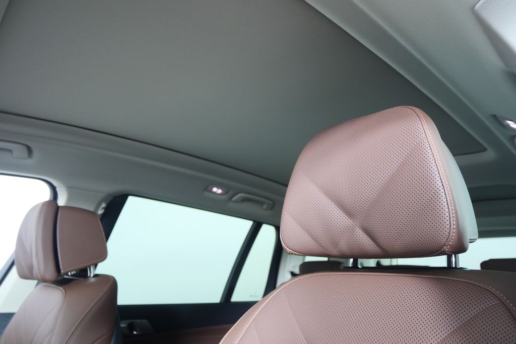 Thumbnail: 2026 BMW X7 - 11