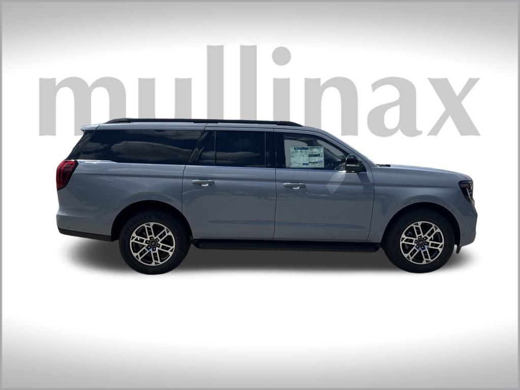 2025 Ford Expedition MAX photo 2