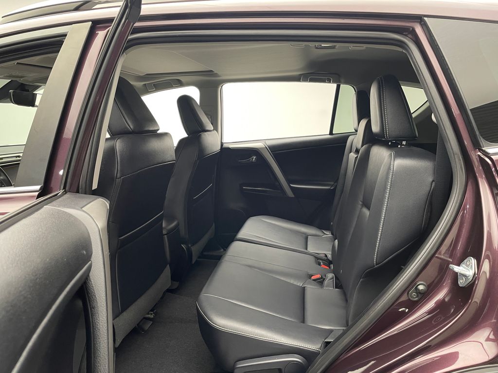 Thumbnail: 2017 Toyota RAV4 - 31