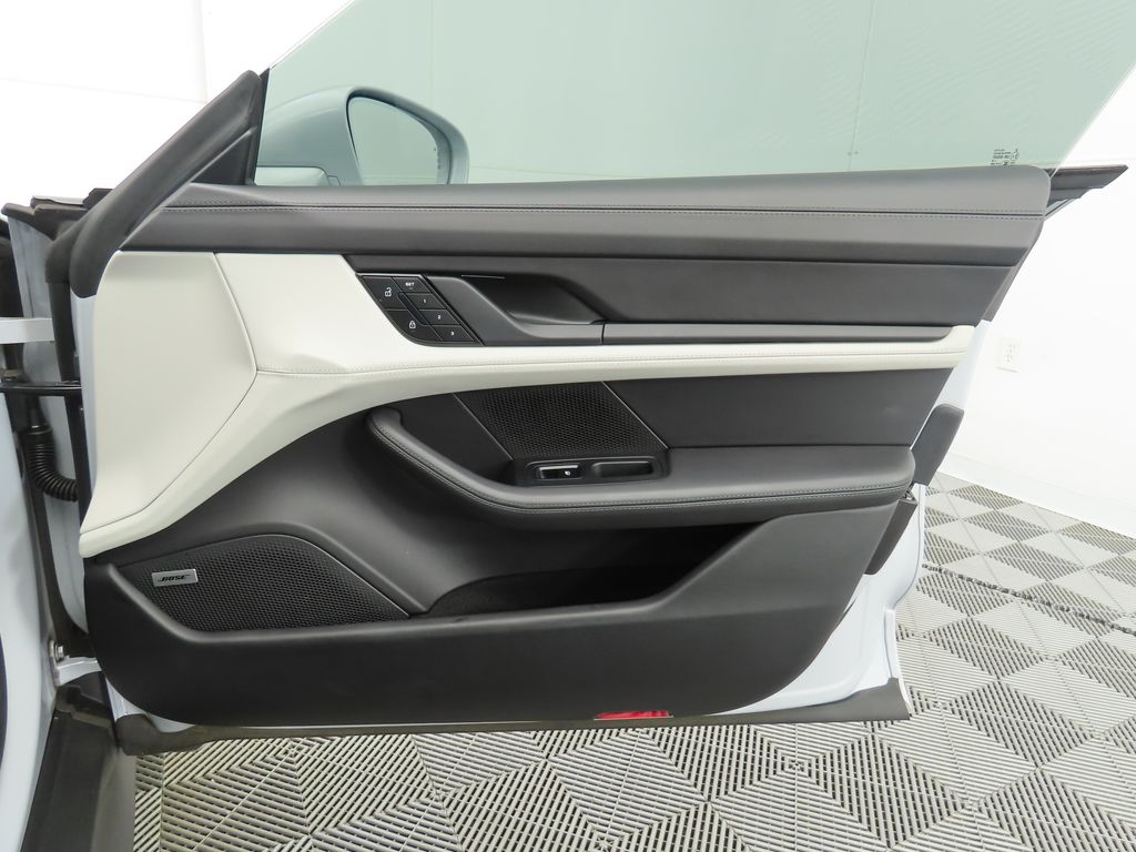 Thumbnail: 2022 Porsche Taycan - 27