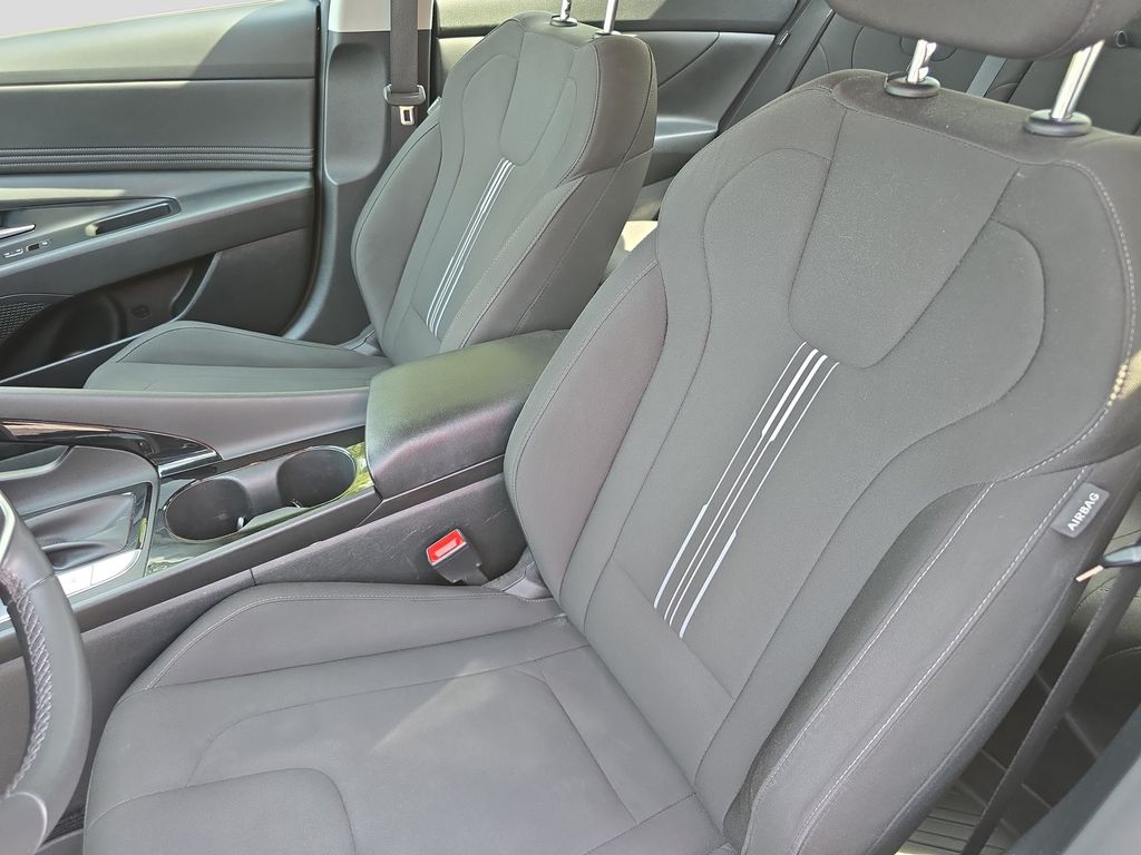 Used 2025 Hyundai Elantra Sedan