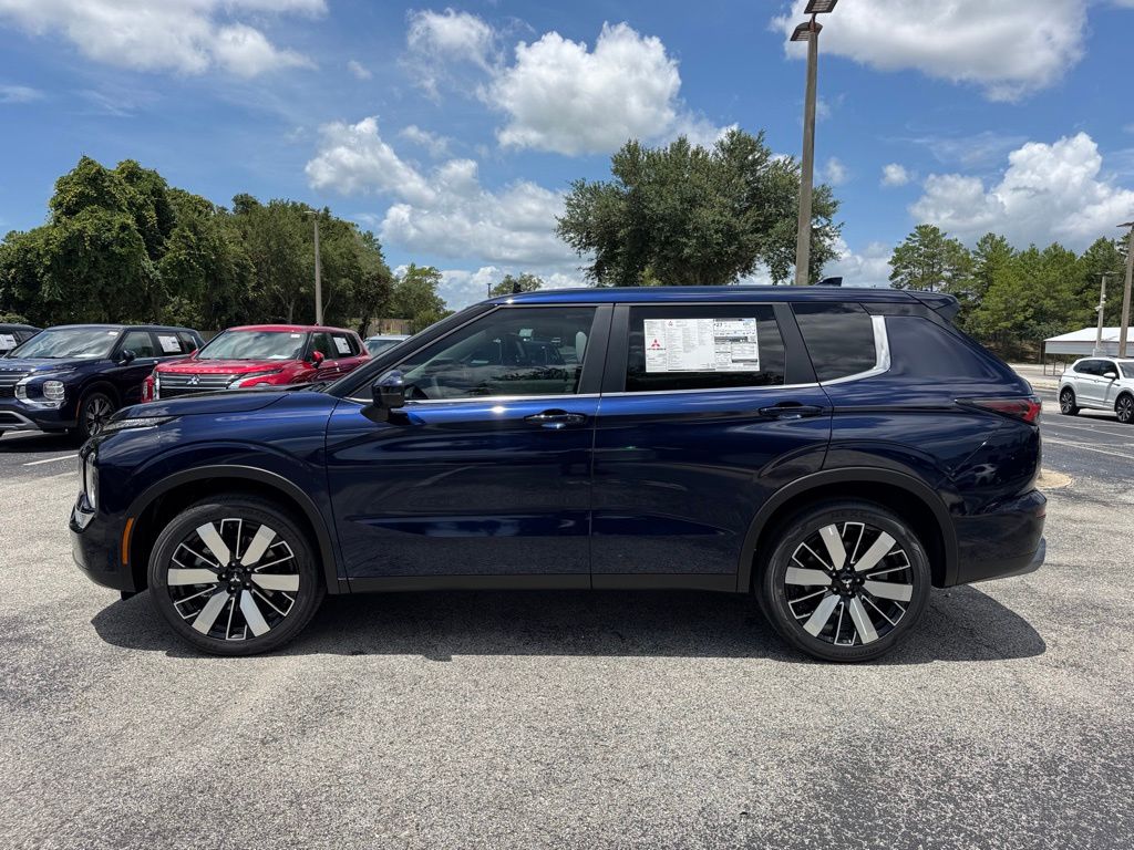 2025 Mitsubishi Outlander SE photo 2