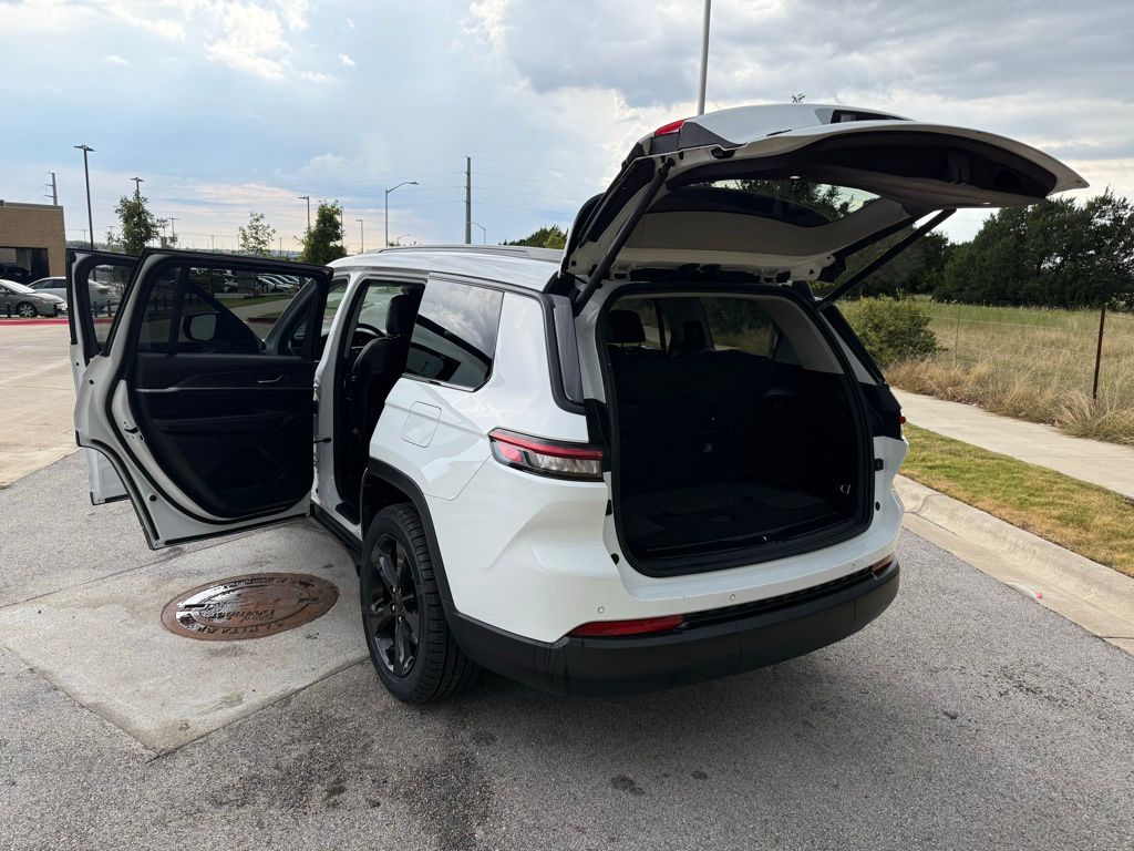 Thumbnail: 2023 Jeep Grand Cherokee L - 26