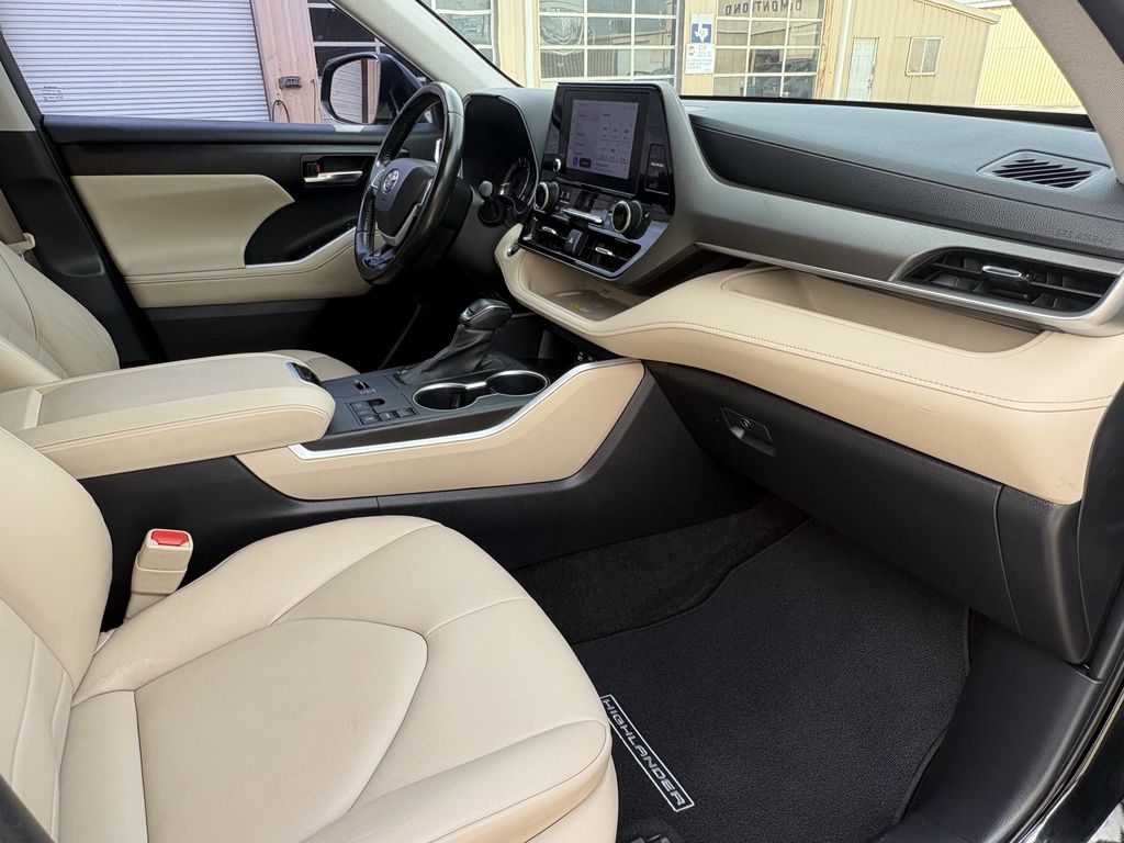2023 Toyota Highlander XLE Black at Legacy Ford