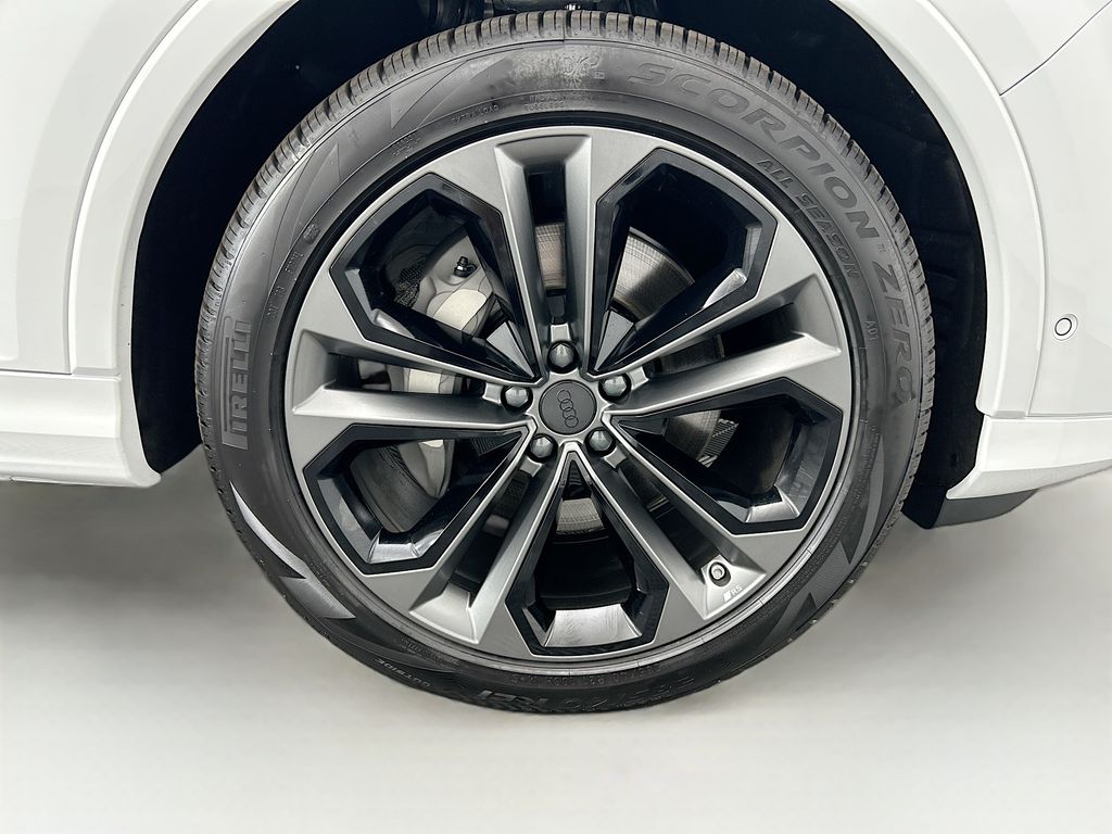 Thumbnail: 2026 Audi Q7 - 32