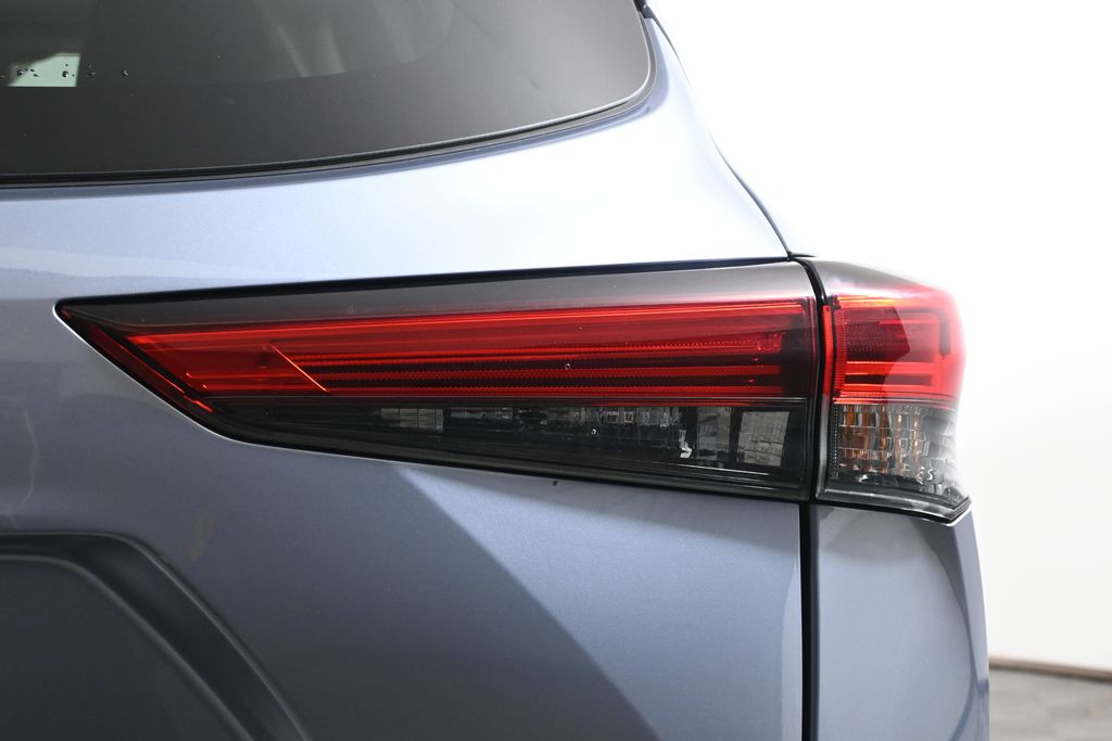 Thumbnail: 2020 Toyota Highlander - 14