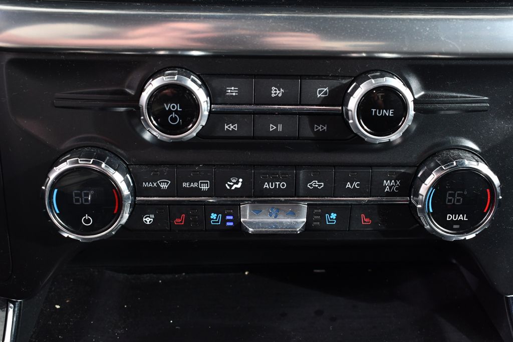 Used 2021 White Ford Lariat Flex Fuel image 29