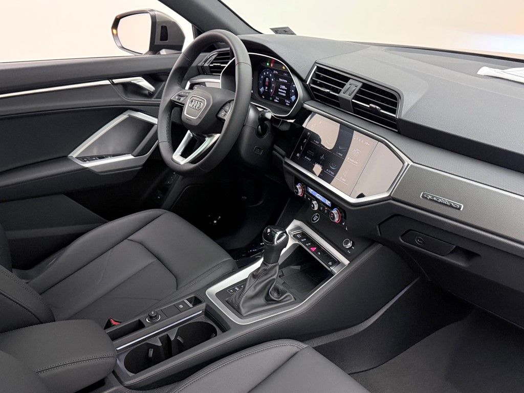 Thumbnail: 2025 Audi Q3 - 19