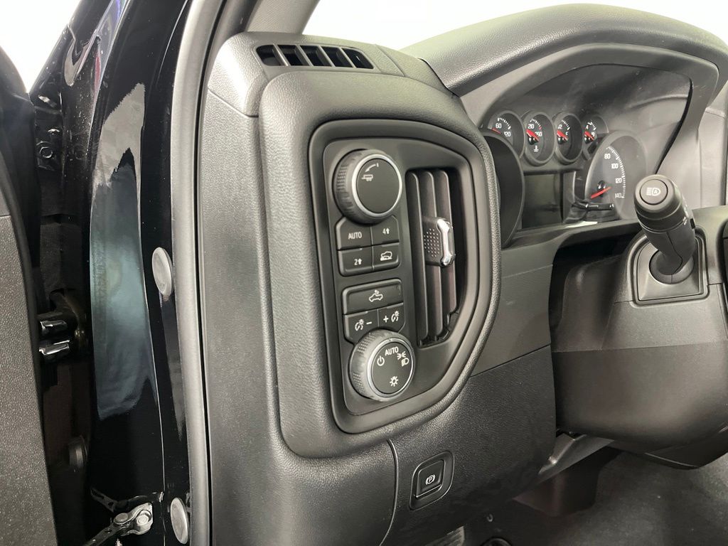 Thumbnail: 2026 Chevrolet Silverado 1500 - 28