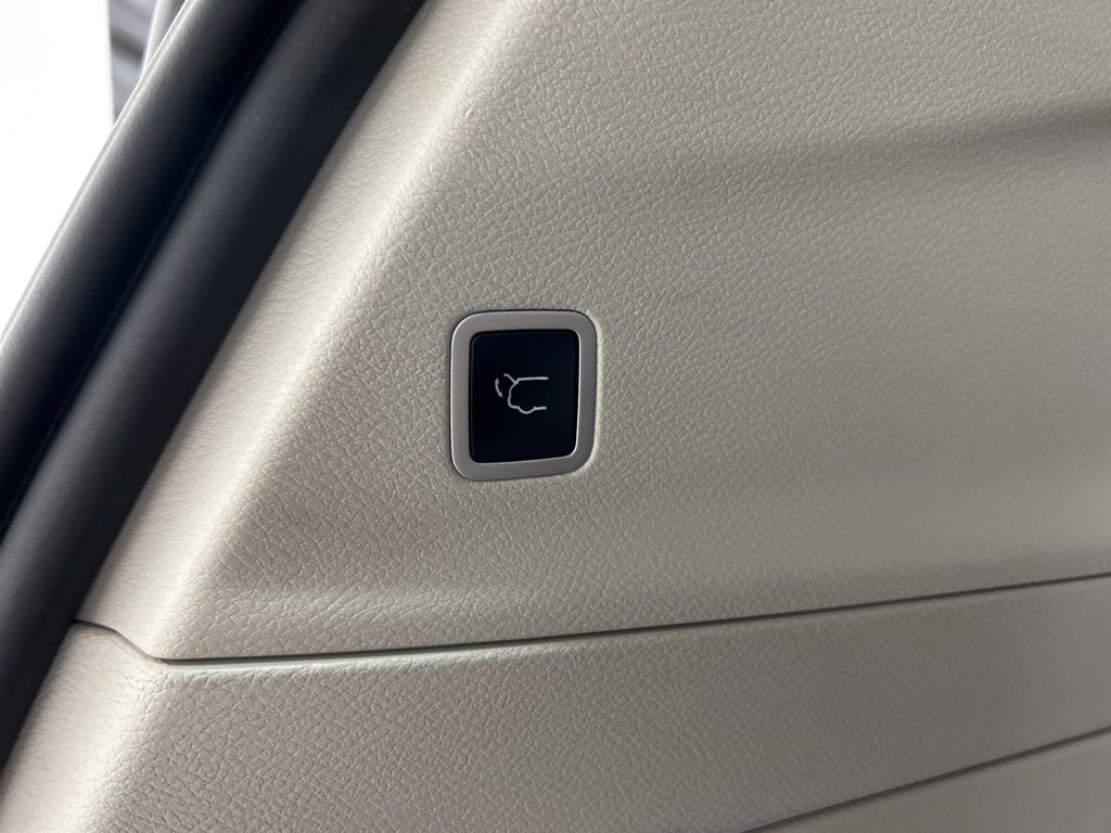 used 2024 Chrysler Pacifica car, priced at $29,979