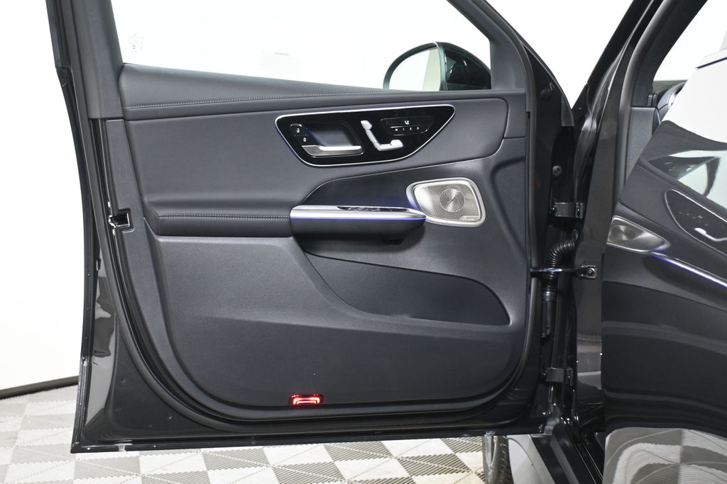 2025 Mercedes-Benz GLC 300 20
