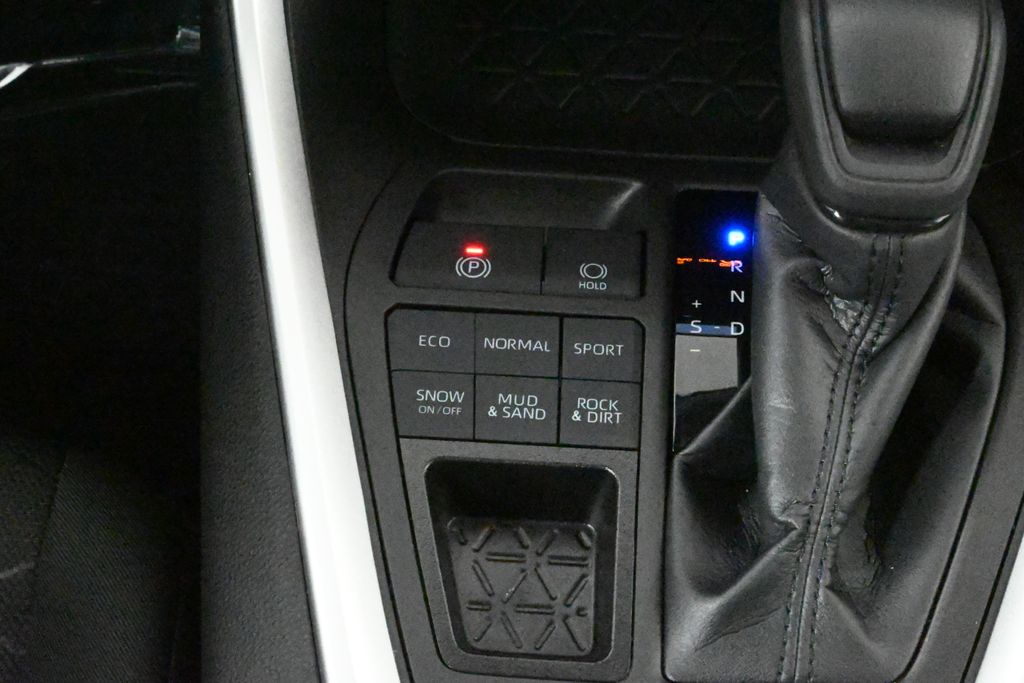 2023 Toyota RAV4 XLE 25