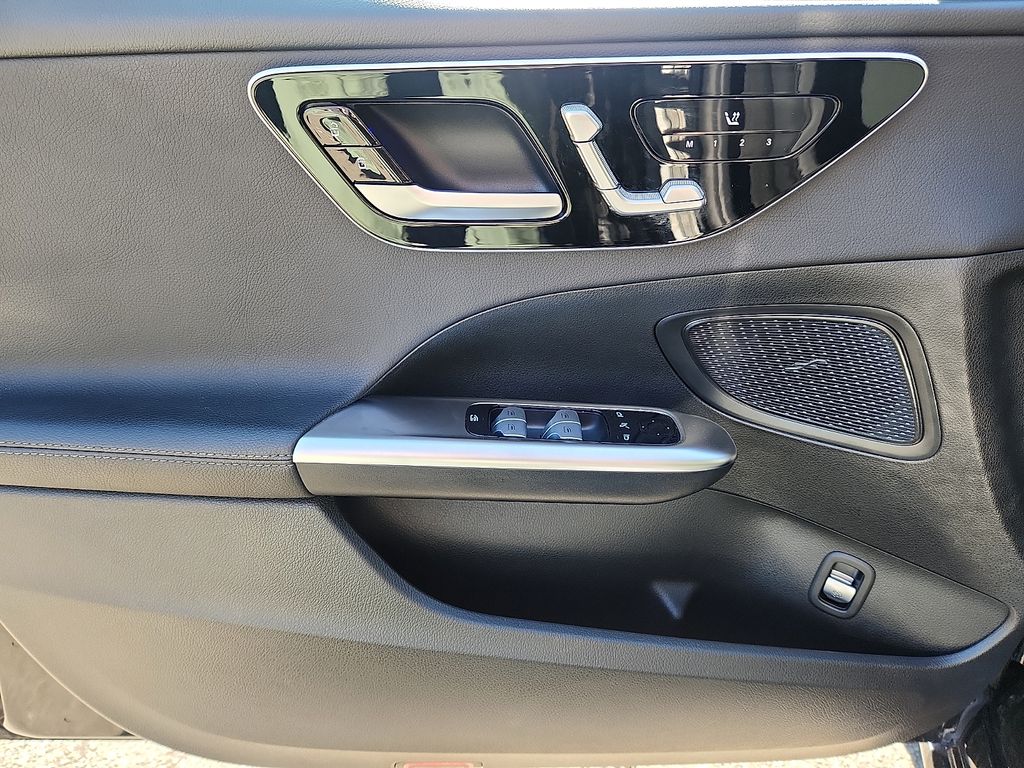 Thumbnail: 2023 Mercedes-Benz C-Class - 12