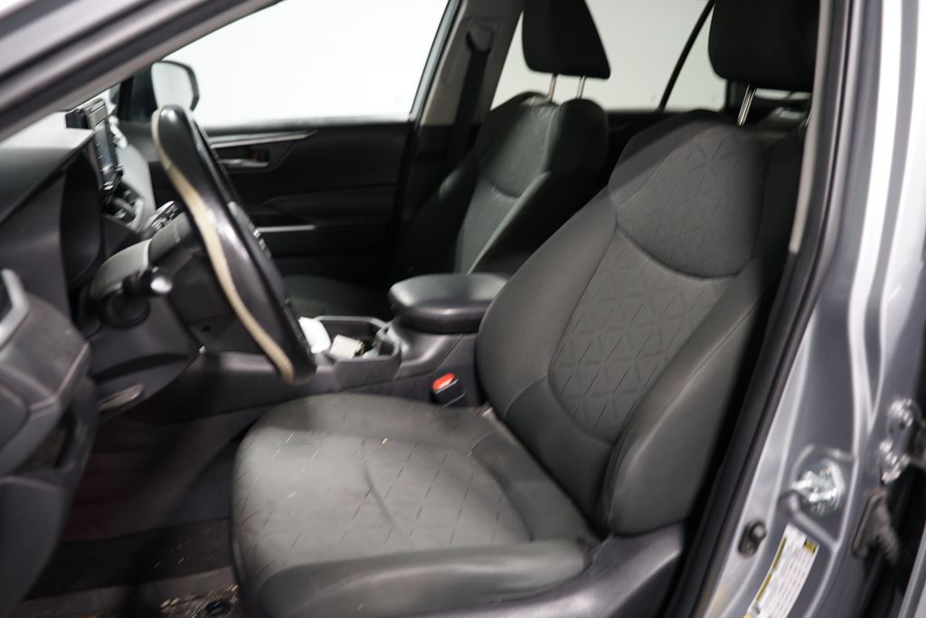 2021 Toyota RAV4 XLE 6