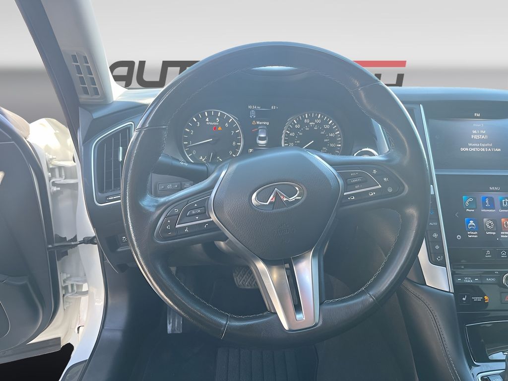 Used 2022 White INFINITI LUXE image 11