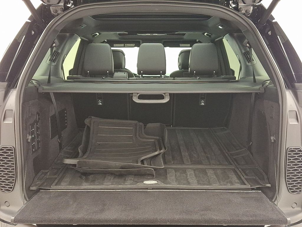 Thumbnail: 2024 Land Rover Discovery - 32