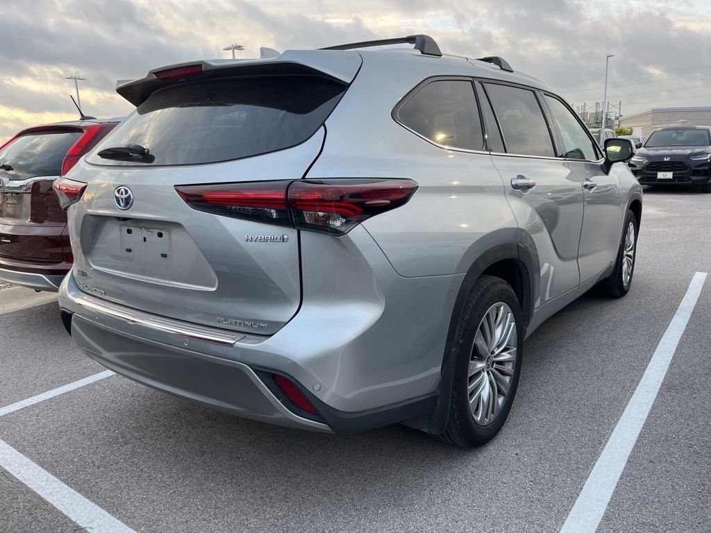 Thumbnail: 2024 Toyota Highlander - 3